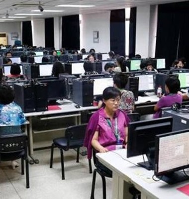 企业如何通过培训管理软件提升员工的岗位适应性？